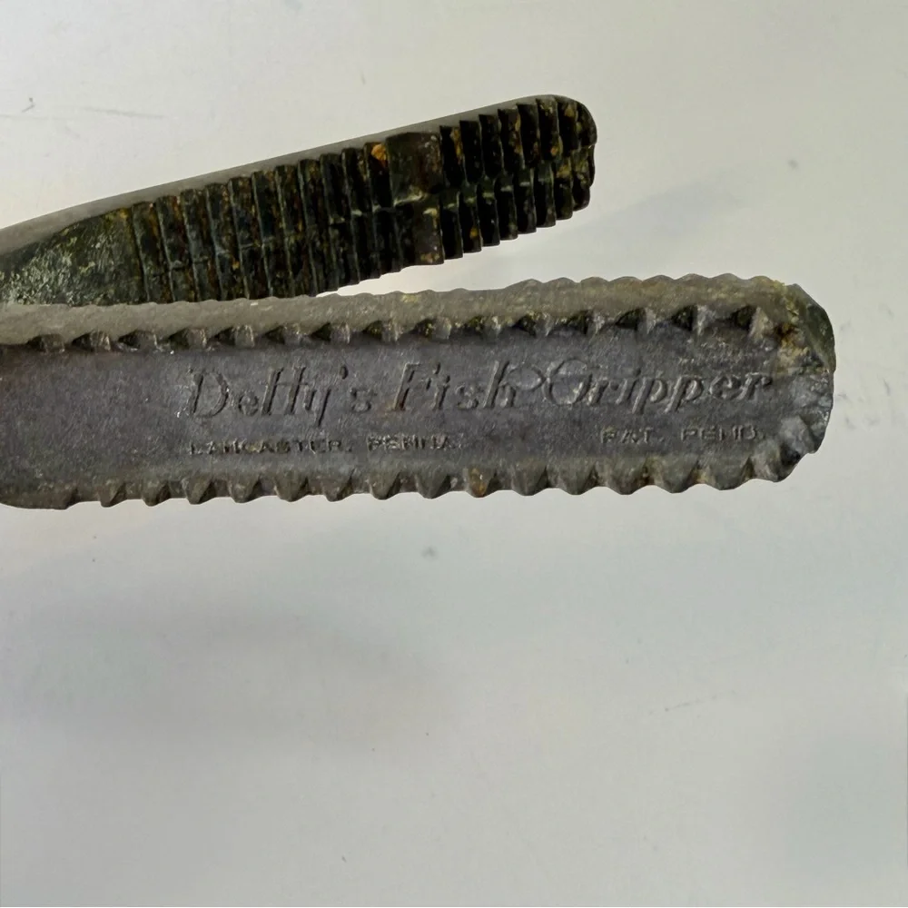 Vintage Fishing Tackle Lot Detty’s Fish Gripper Trilene Line Lures Swivels - Picture 7 of 9